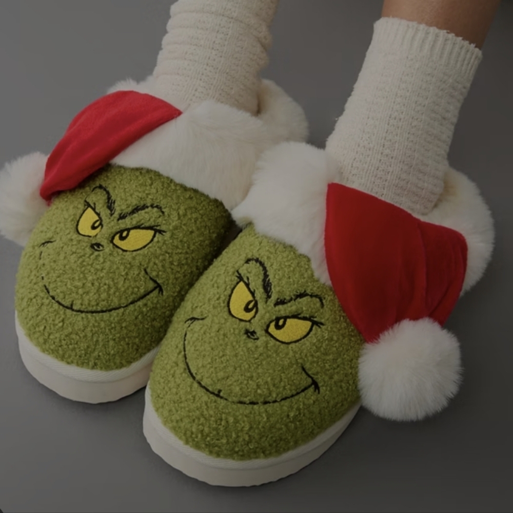 AMERICAN EAGLE - GRINCH SANTA SLIPPERS
